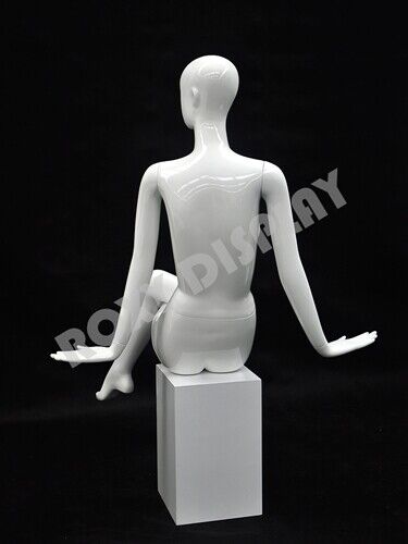 Eye Catching Female - Abstract Style Mannequin