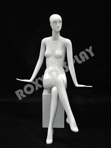 Eye Catching Female - Abstract Style Mannequin